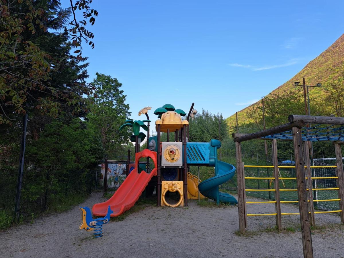 ポルレッツァ Chalet Lake Lugano, Vienna 18ヴィラ エクステリア 写真
